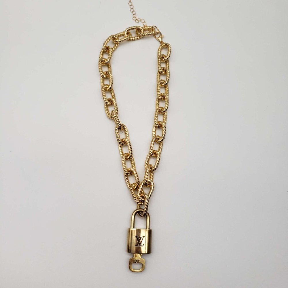 Authentic Louis Vuitton Lock & Key Gold with Unbranded Plated Chain Necklace - Picture 4 of 10